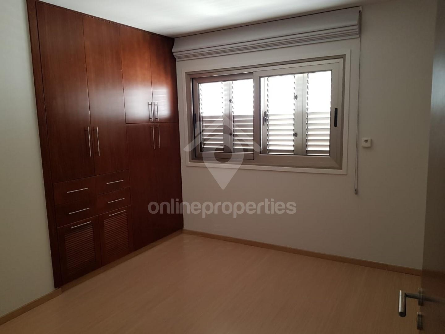 To change image, hover mouse over thumbnails below