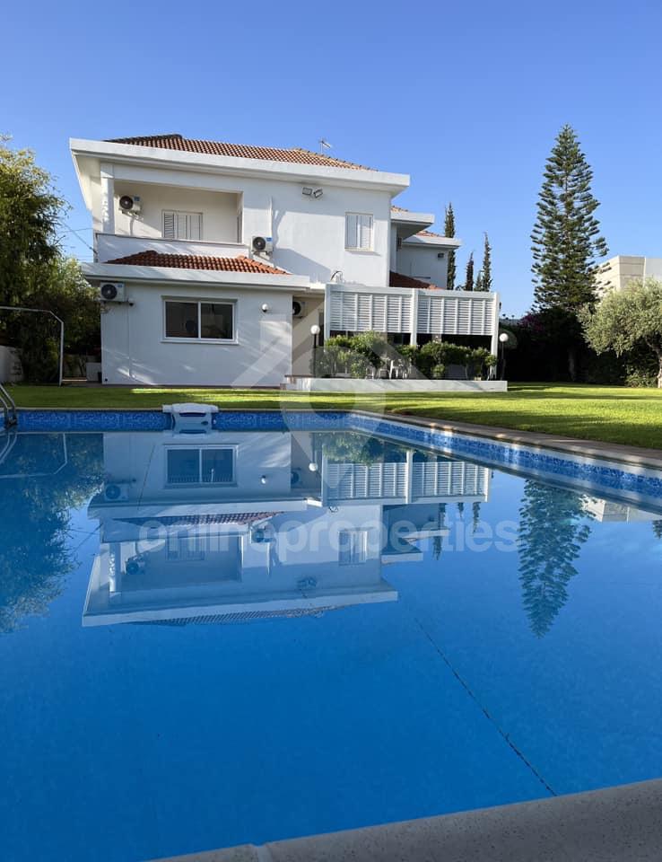 To change image, hover mouse over thumbnails below