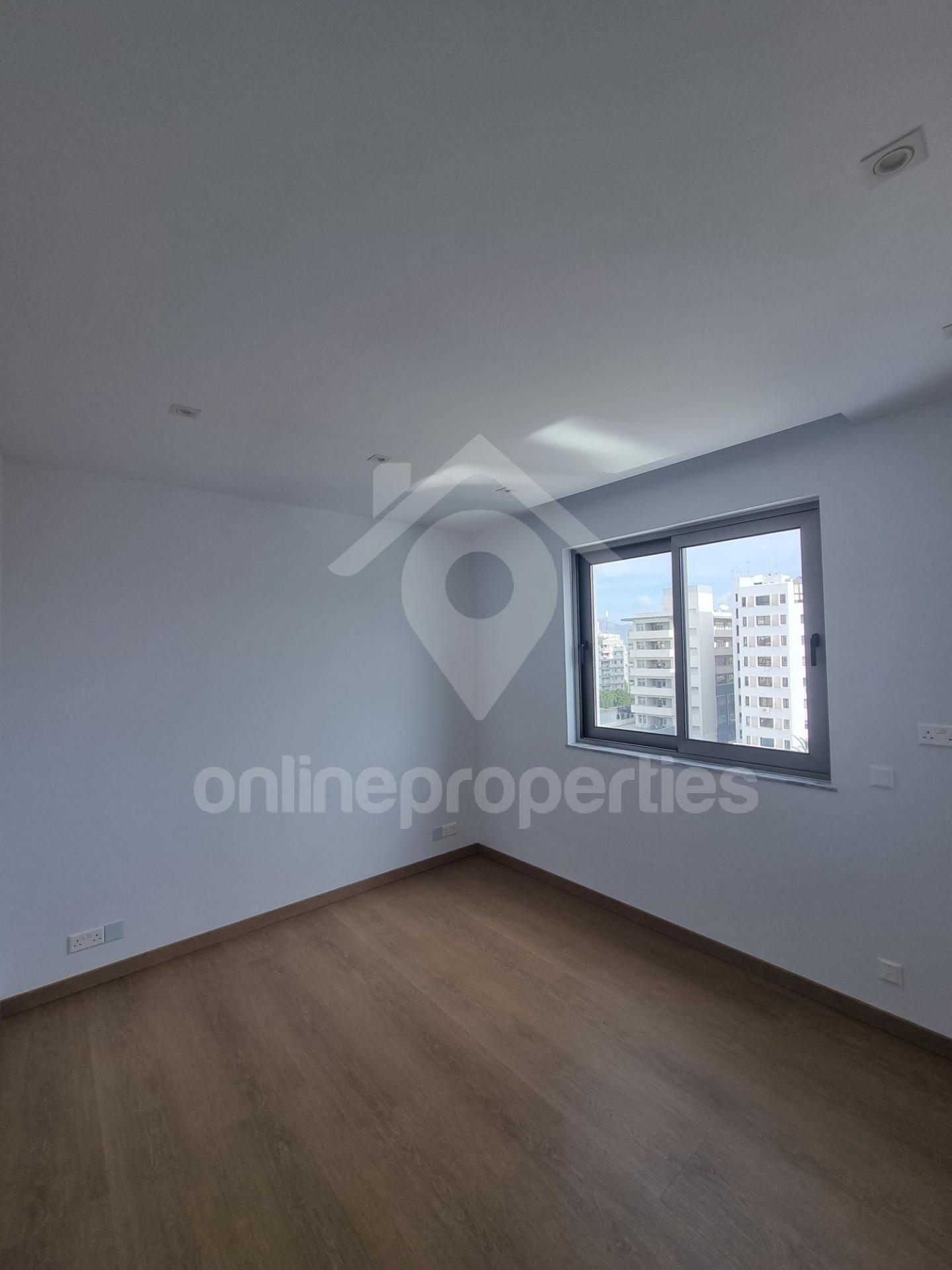 To change image, hover mouse over thumbnails below