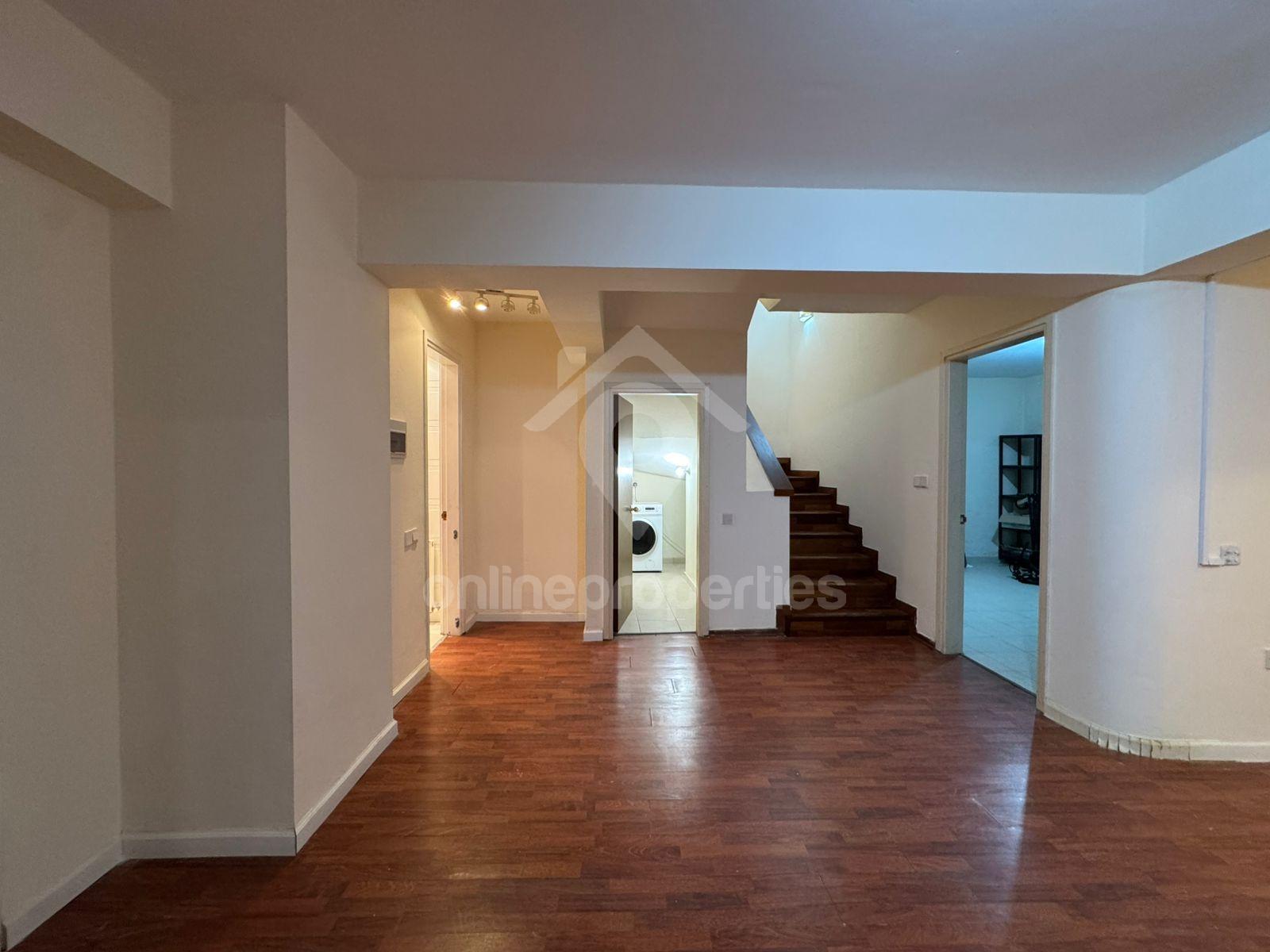 To change image, hover mouse over thumbnails below