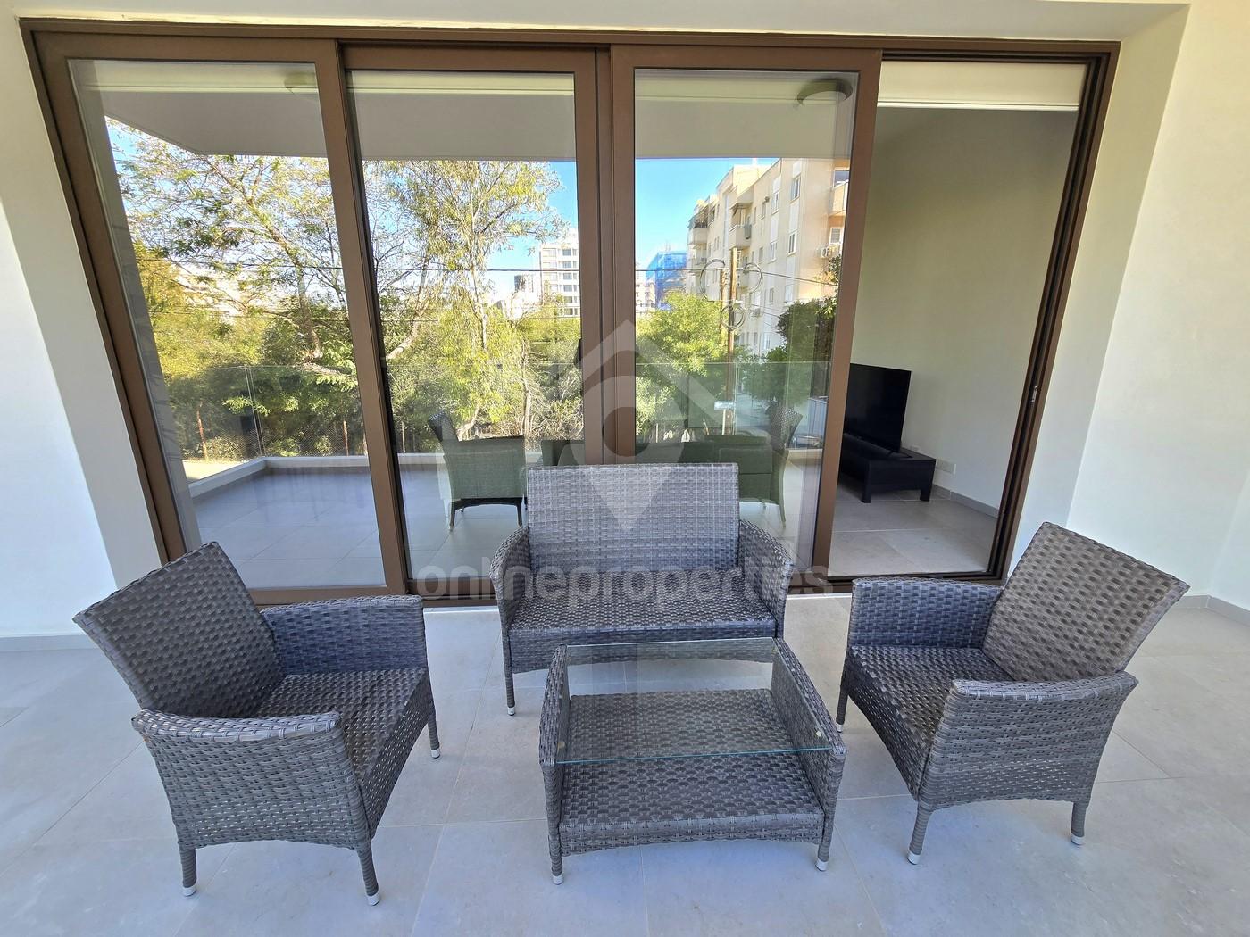 To change image, hover mouse over thumbnails below