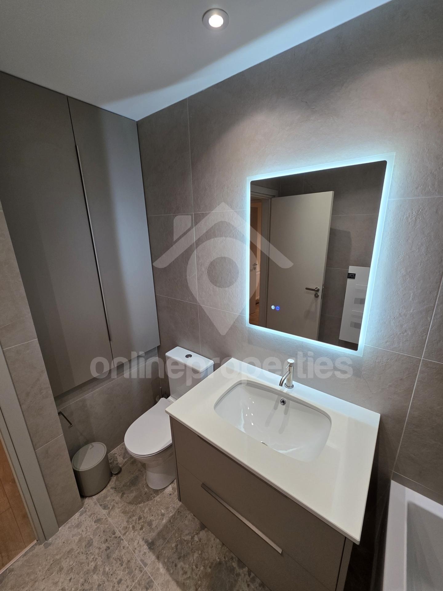 To change image, hover mouse over thumbnails below