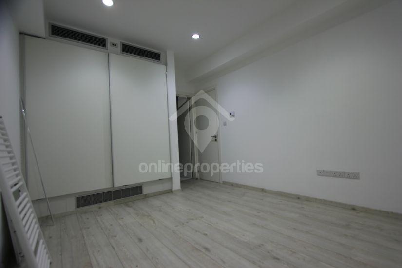 To change image, hover mouse over thumbnails below