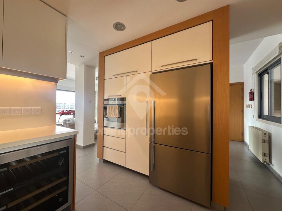 To change image, hover mouse over thumbnails below