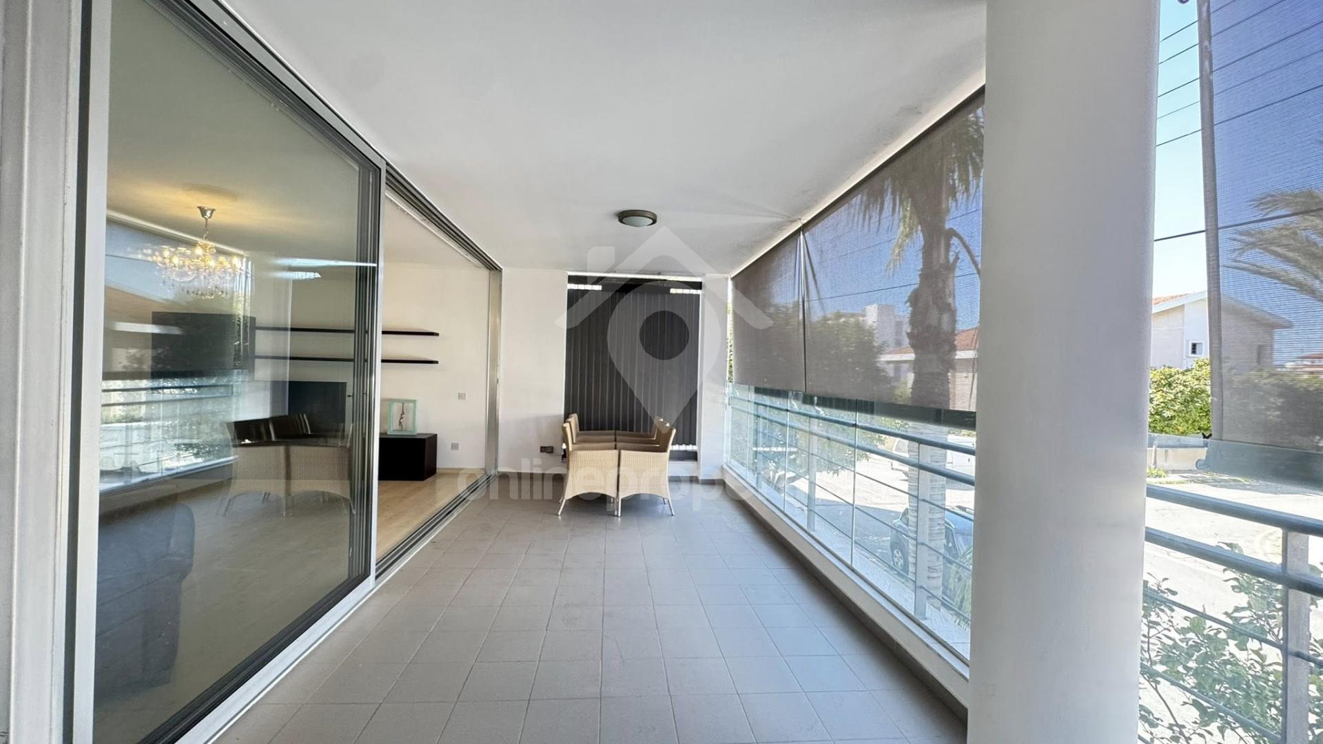 To change image, hover mouse over thumbnails below