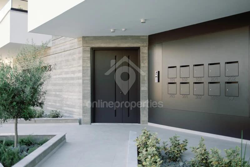 To change image, hover mouse over thumbnails below