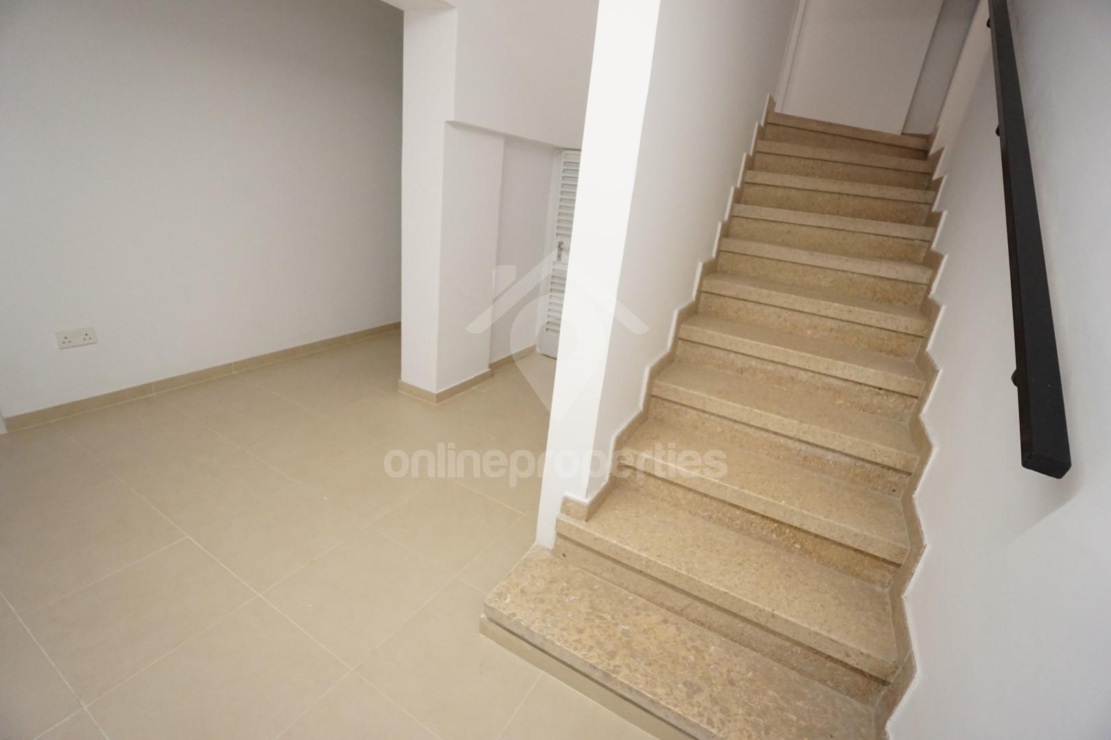 To change image, hover mouse over thumbnails below