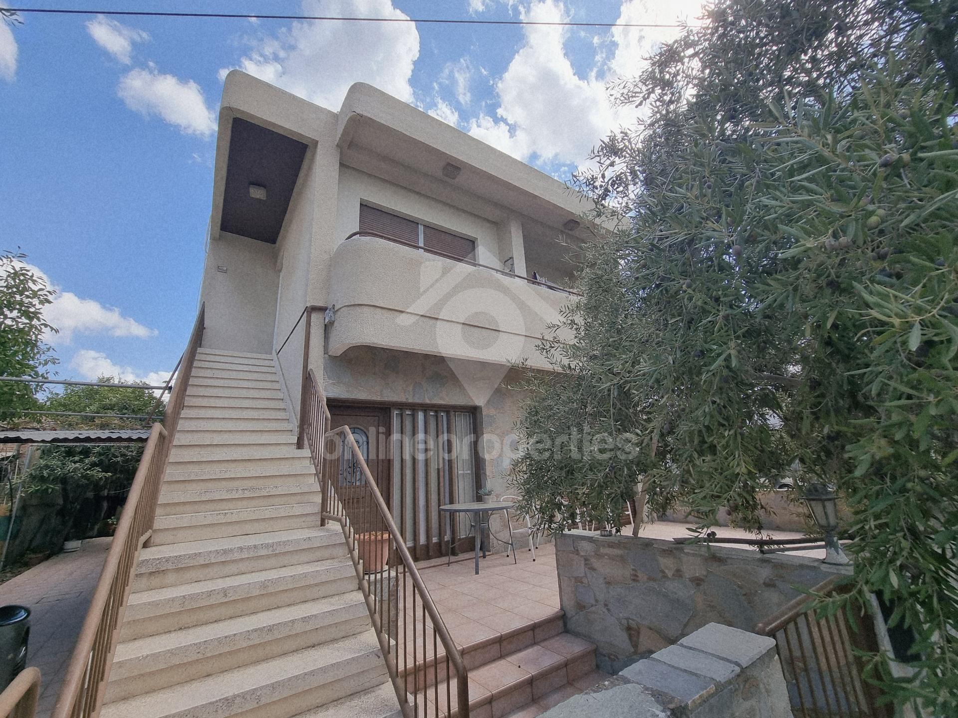 To change image, hover mouse over thumbnails below