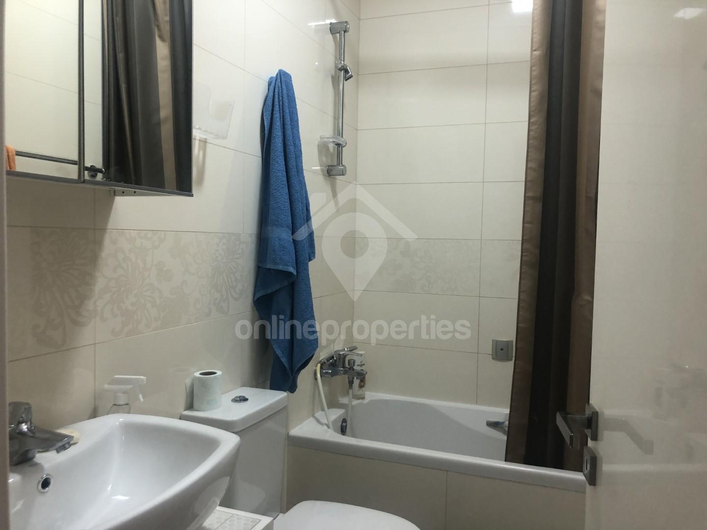 To change image, hover mouse over thumbnails below