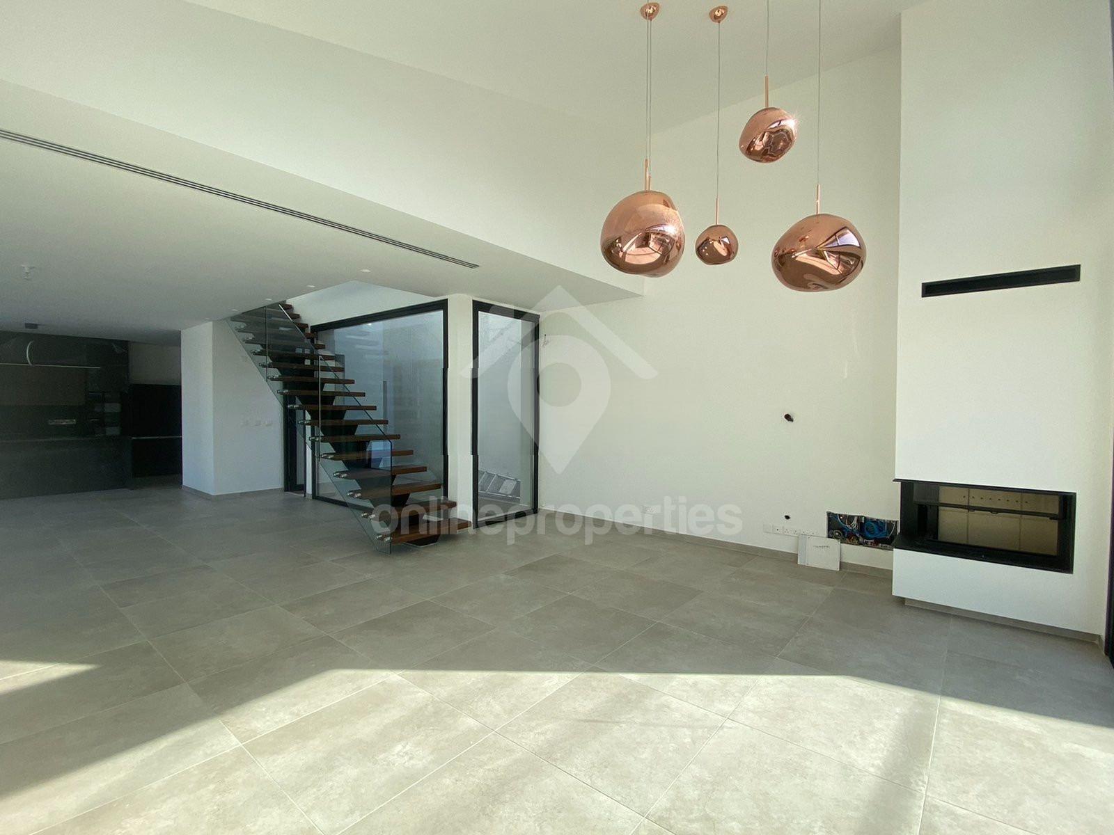 To change image, hover mouse over thumbnails below