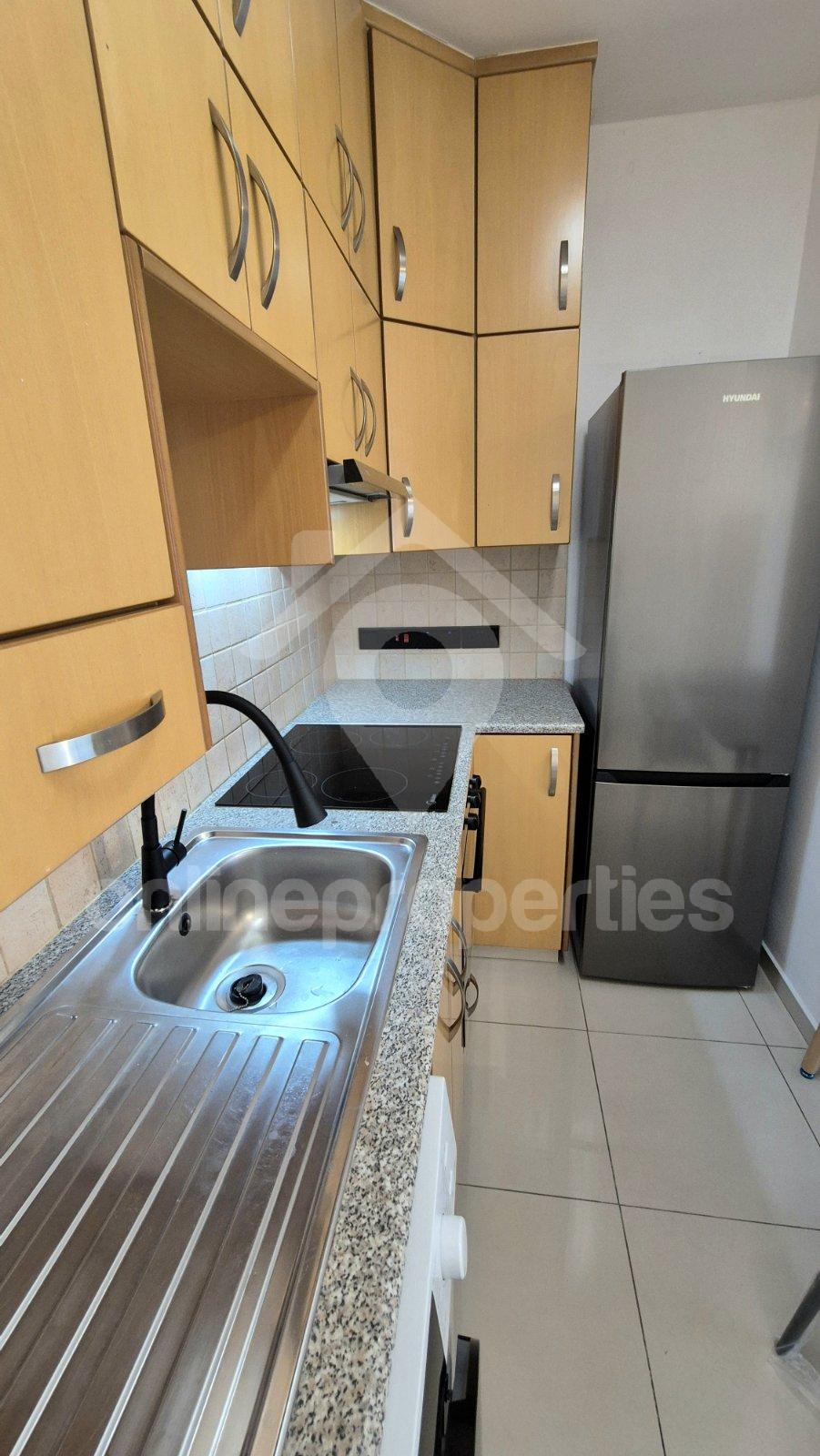 To change image, hover mouse over thumbnails below