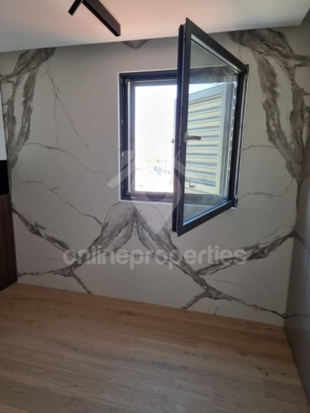 To change image, hover mouse over thumbnails below