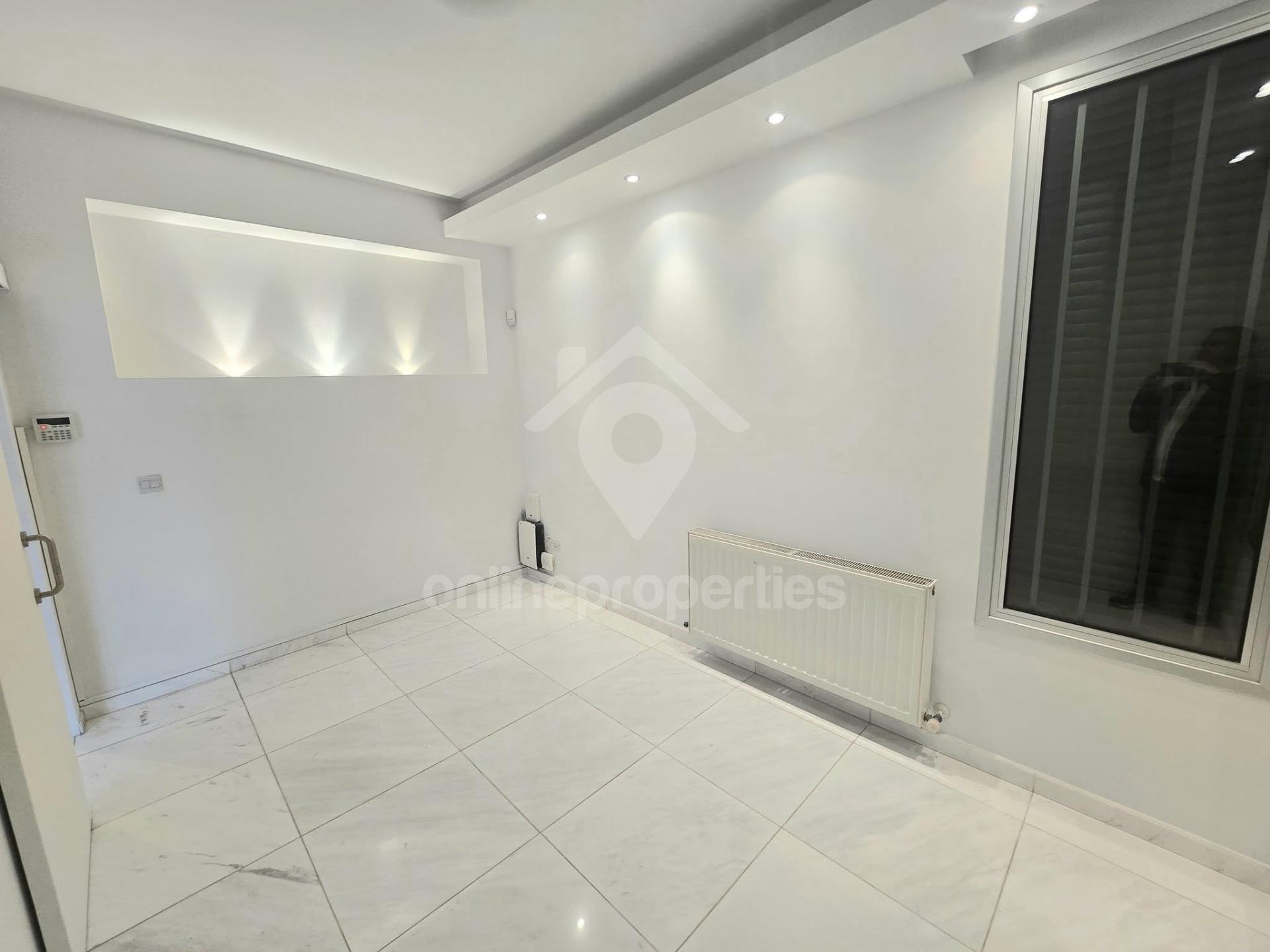 To change image, hover mouse over thumbnails below