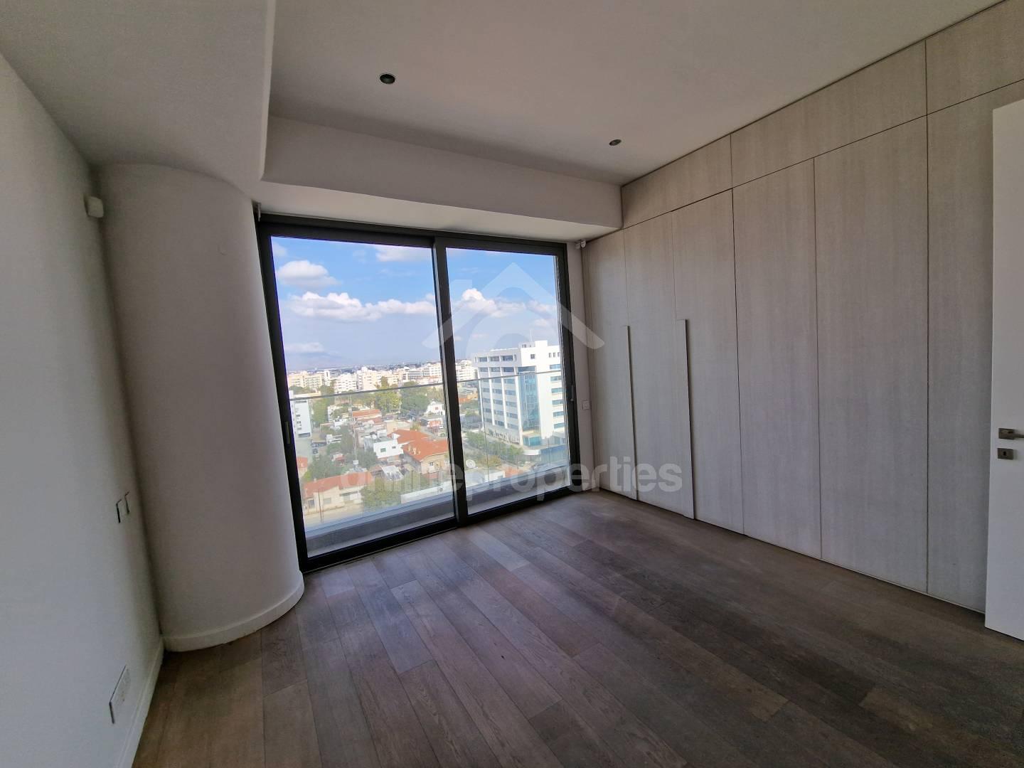 To change image, hover mouse over thumbnails below