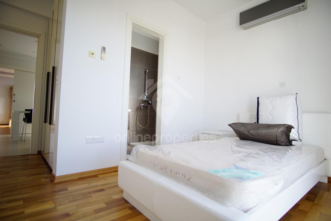 To change image, hover mouse over thumbnails below