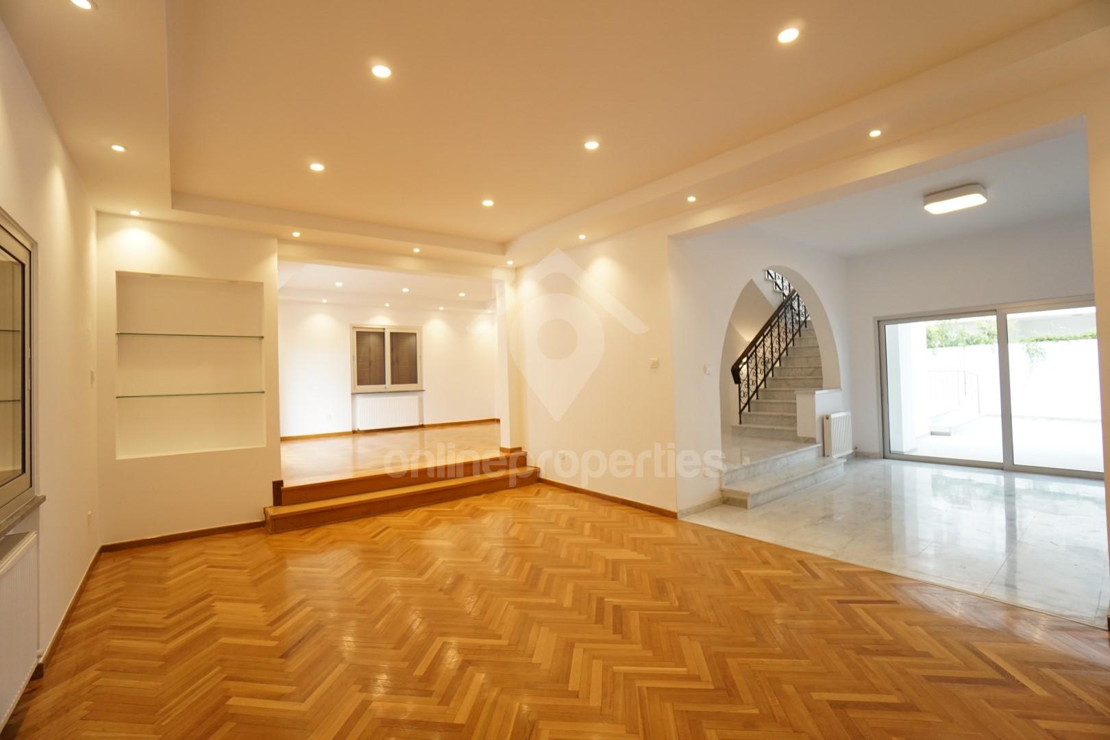 To change image, hover mouse over thumbnails below