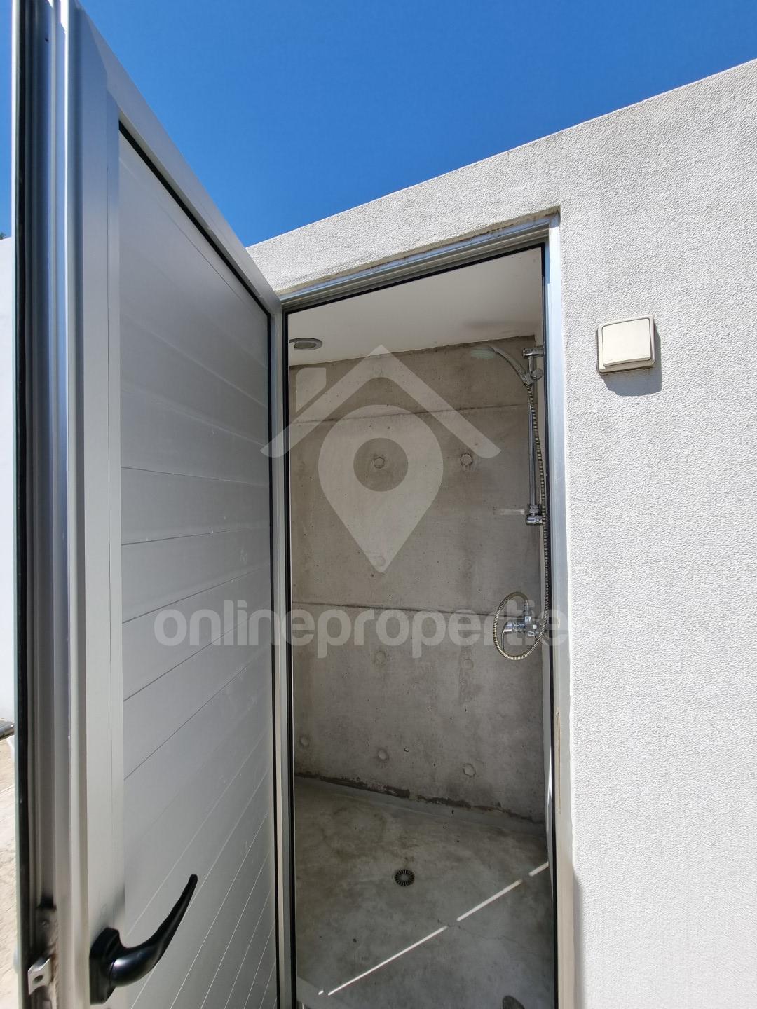 To change image, hover mouse over thumbnails below