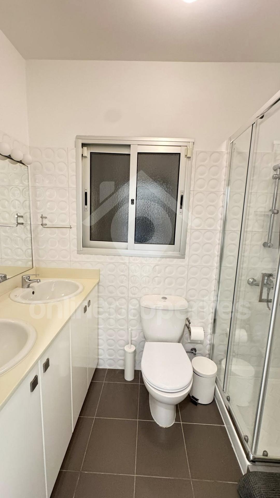 To change image, hover mouse over thumbnails below