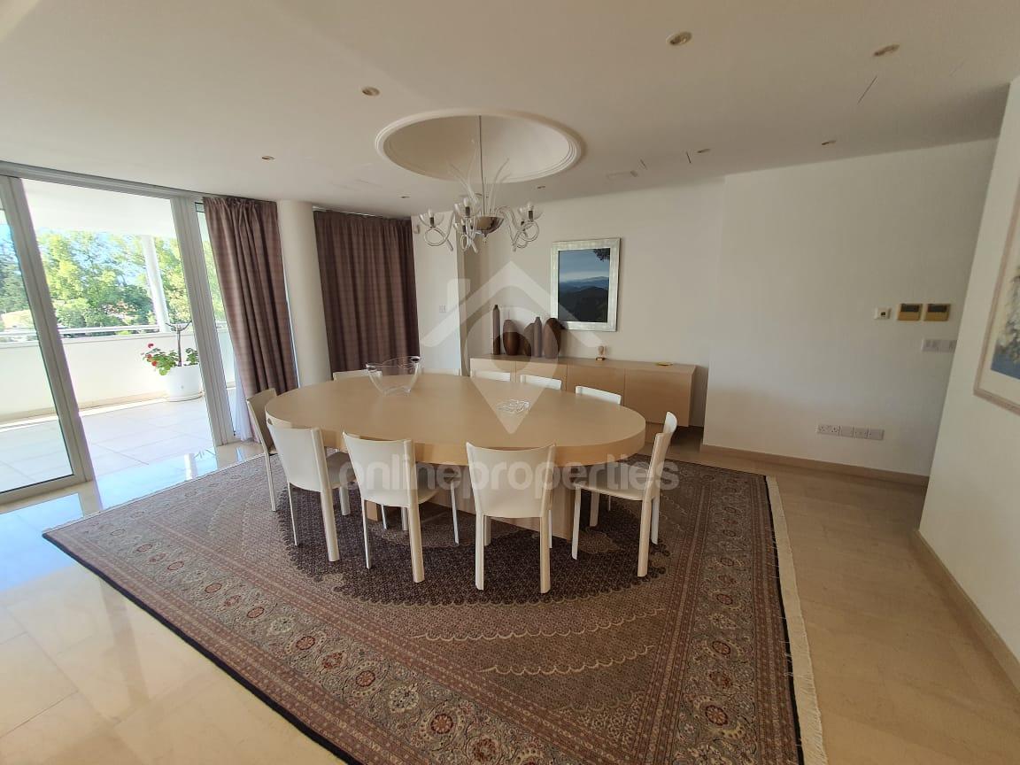 To change image, hover mouse over thumbnails below