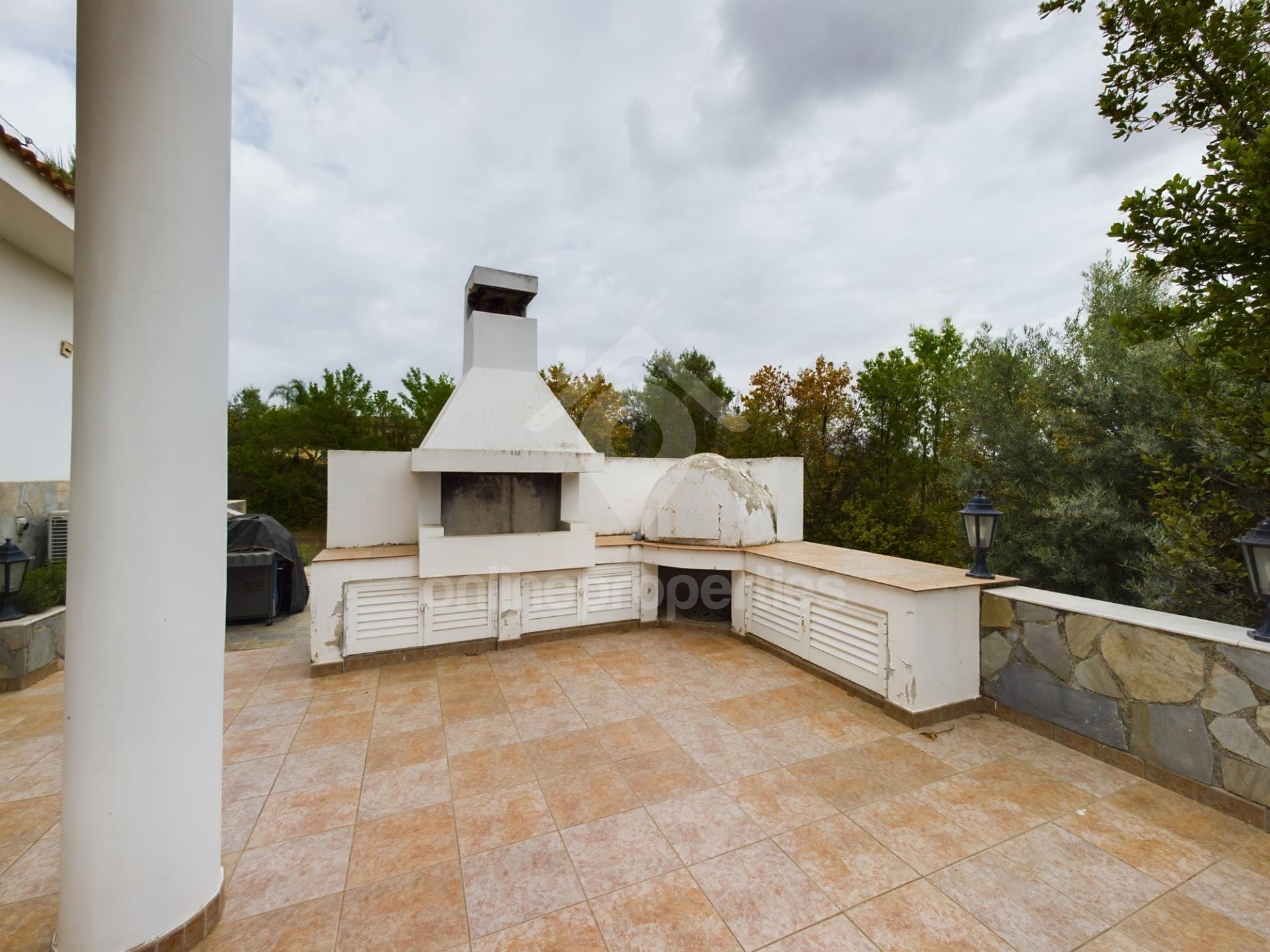 To change image, hover mouse over thumbnails below