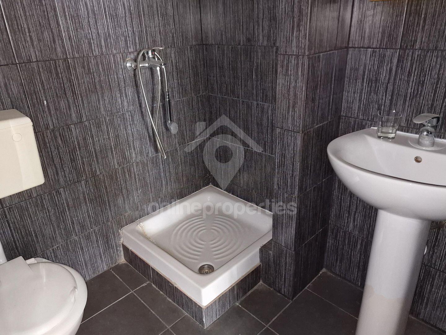 To change image, hover mouse over thumbnails below