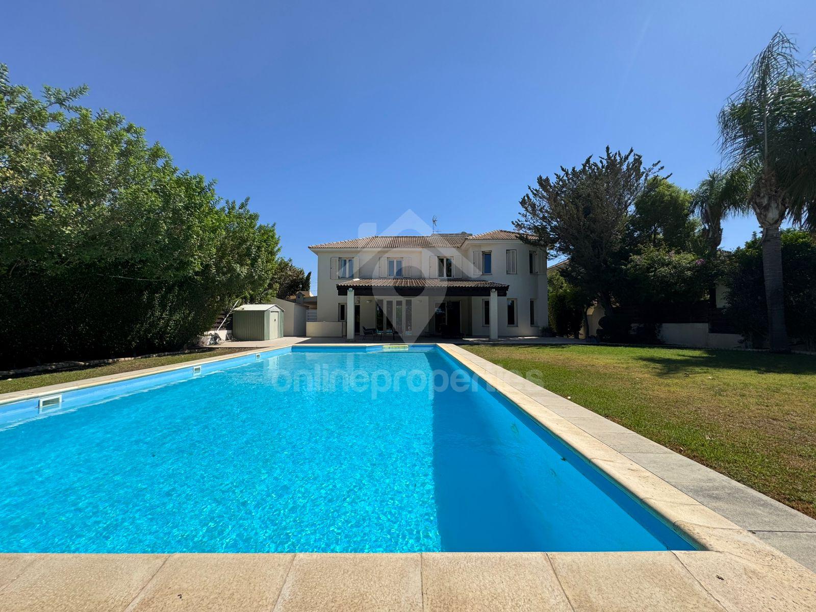 To change image, hover mouse over thumbnails below