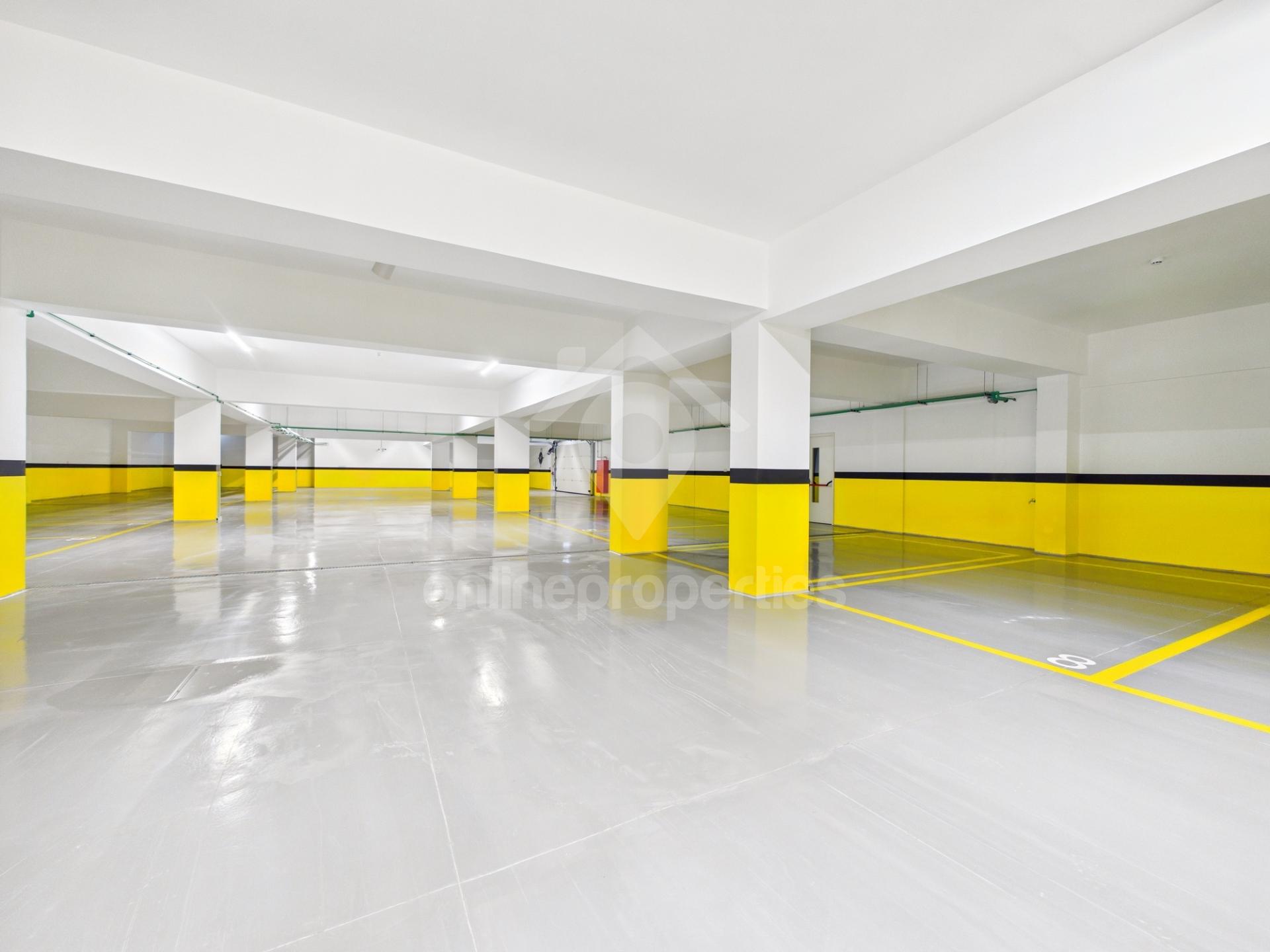 To change image, hover mouse over thumbnails below