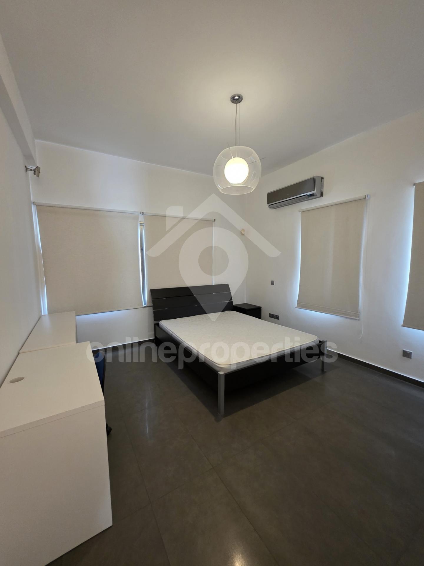 To change image, hover mouse over thumbnails below