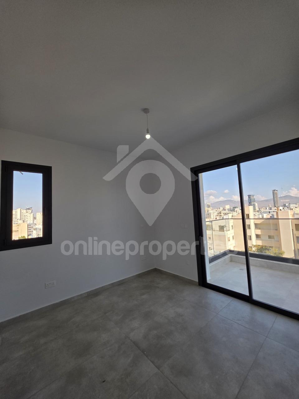 To change image, hover mouse over thumbnails below