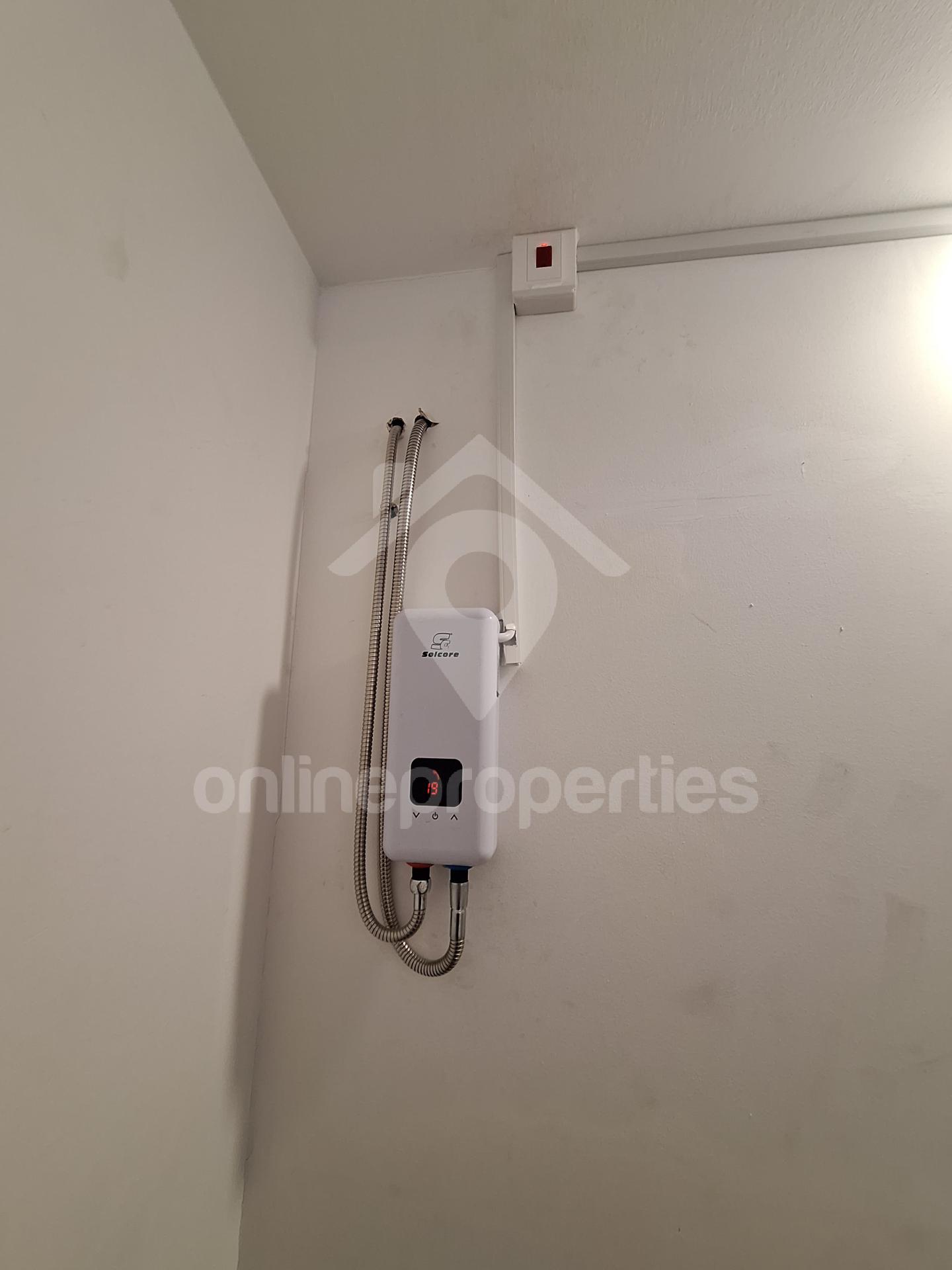 To change image, hover mouse over thumbnails below