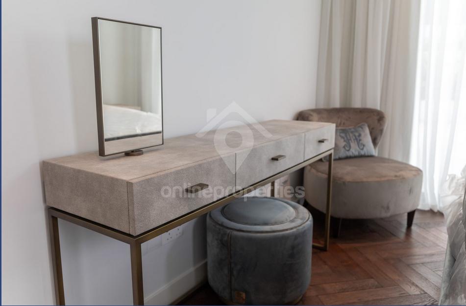 To change image, hover mouse over thumbnails below