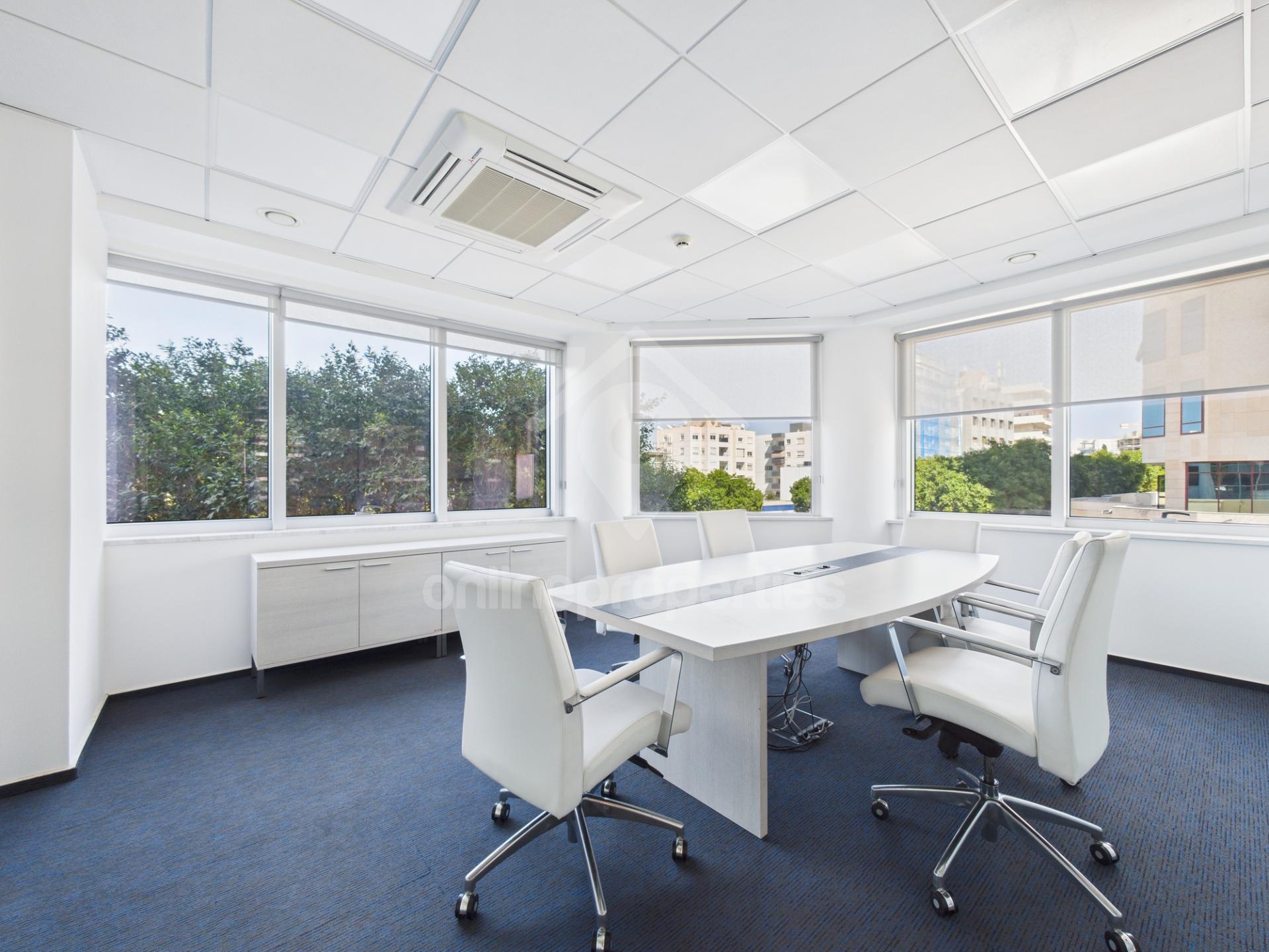 To change image, hover mouse over thumbnails below