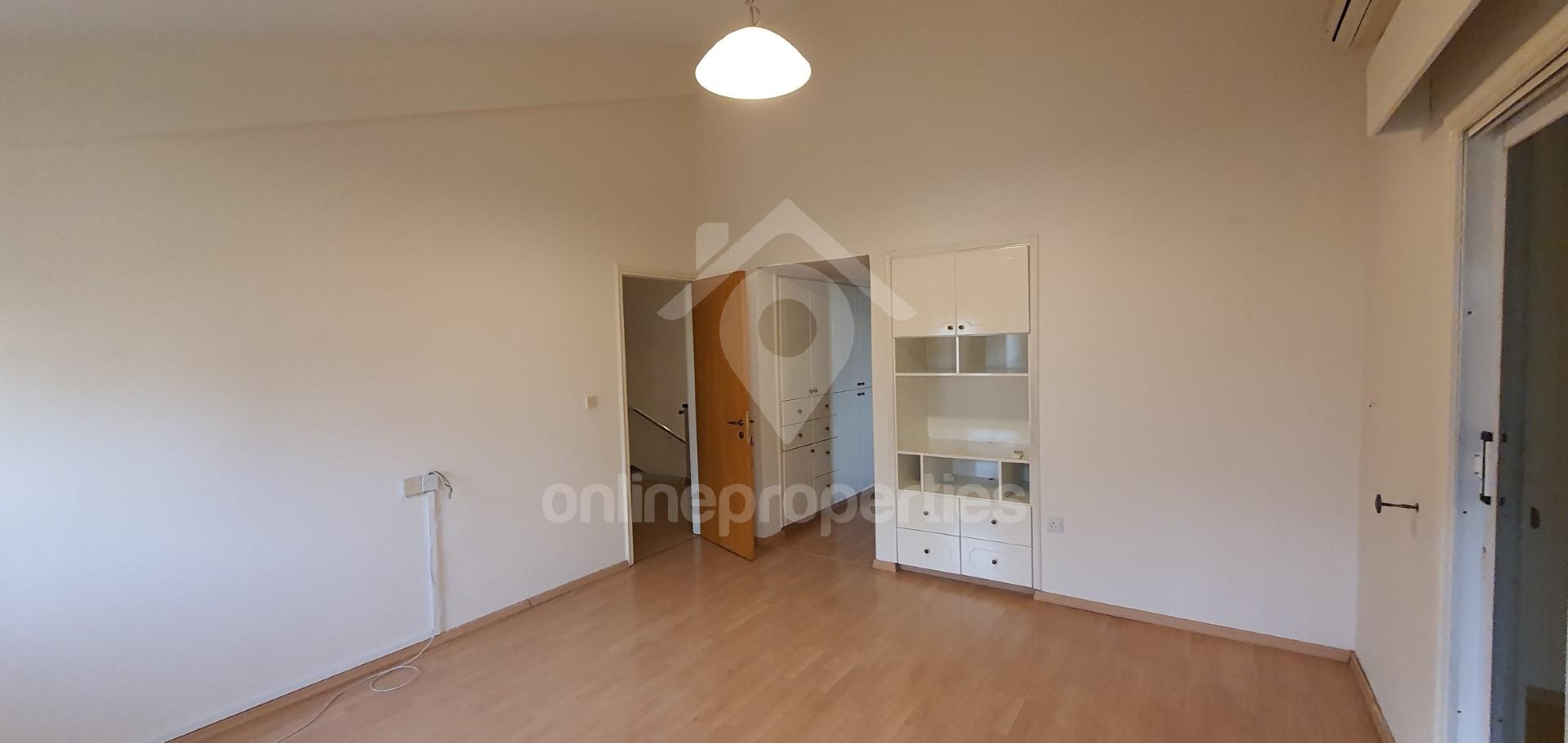 To change image, hover mouse over thumbnails below