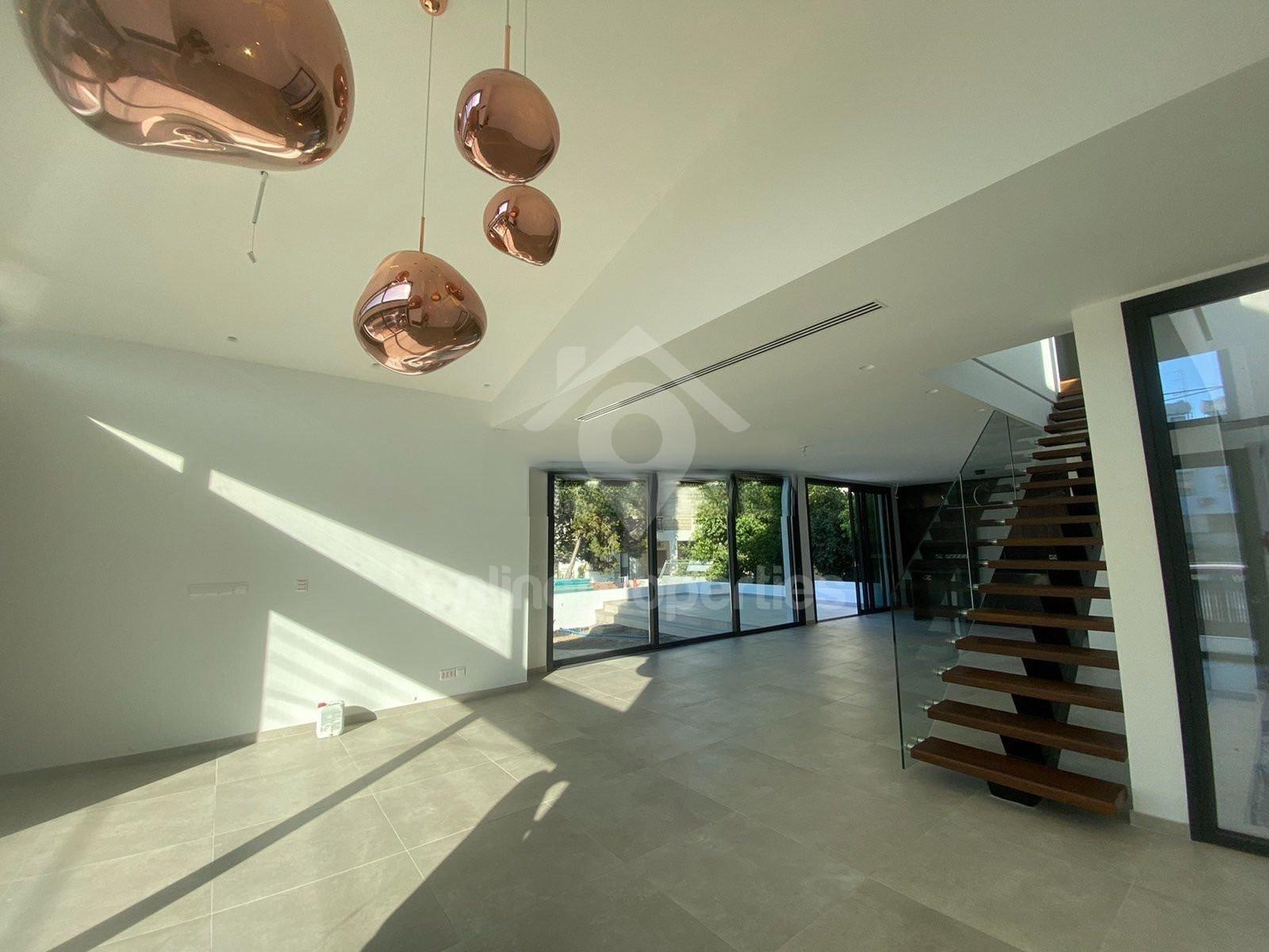 To change image, hover mouse over thumbnails below