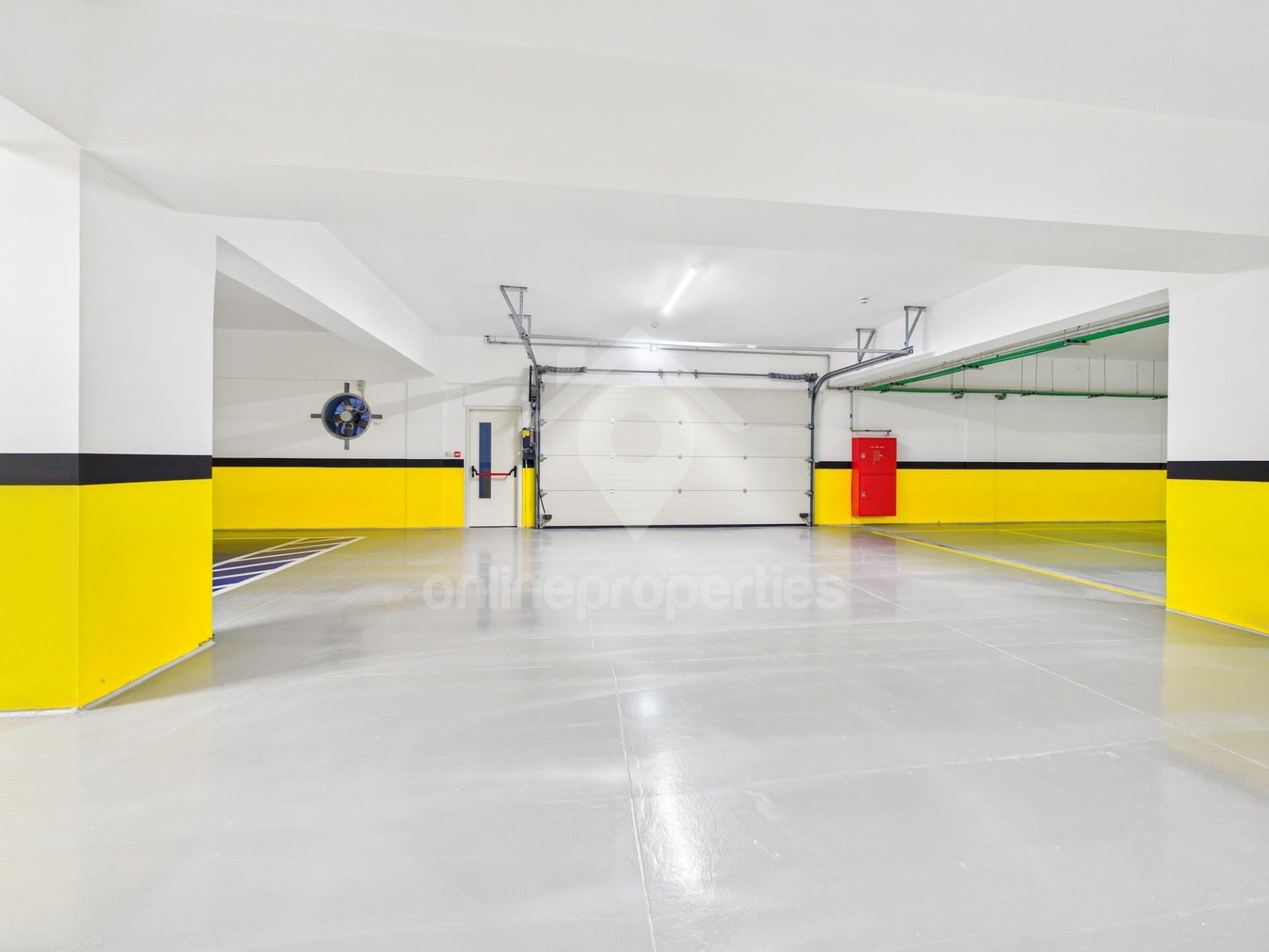 To change image, hover mouse over thumbnails below