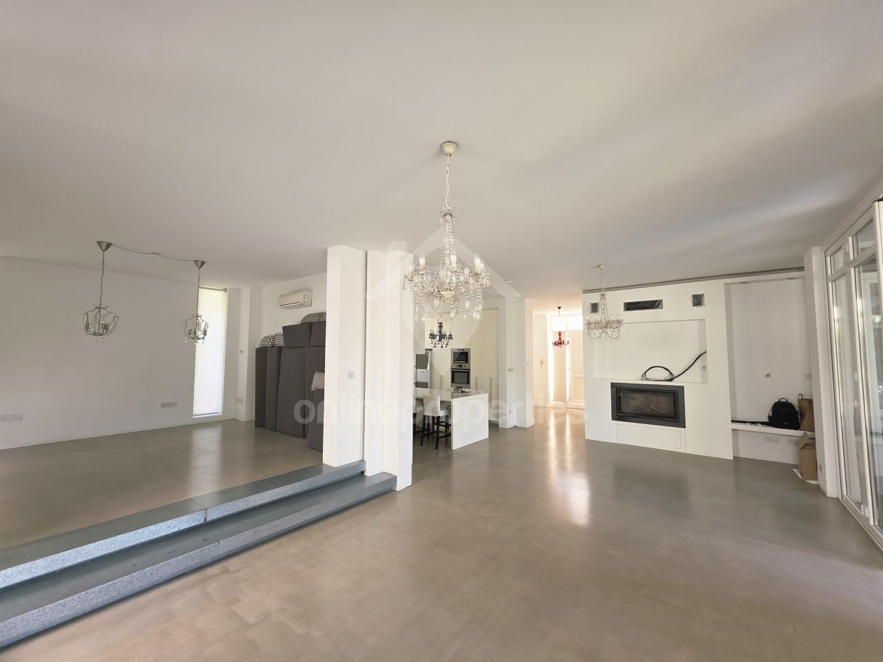 To change image, hover mouse over thumbnails below