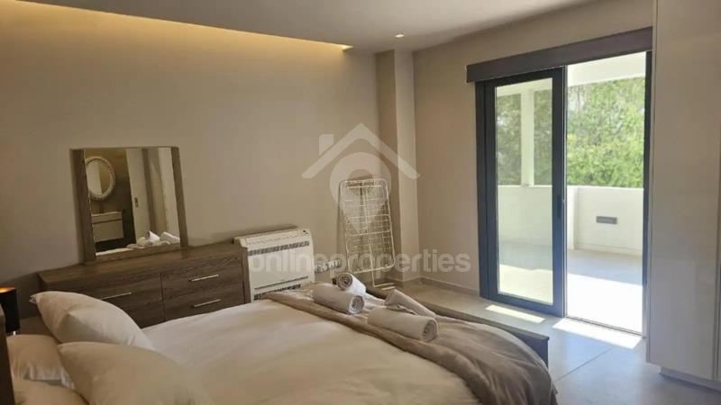 To change image, hover mouse over thumbnails below