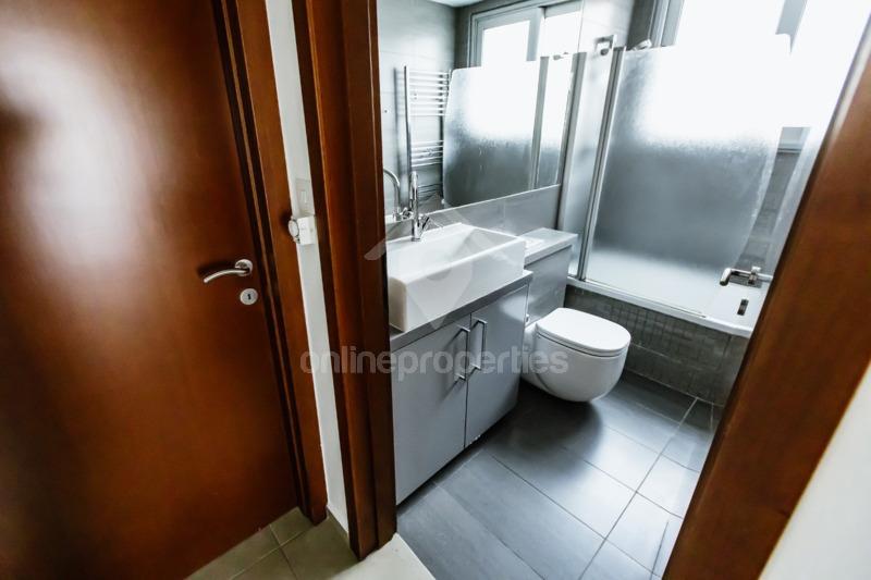 To change image, hover mouse over thumbnails below