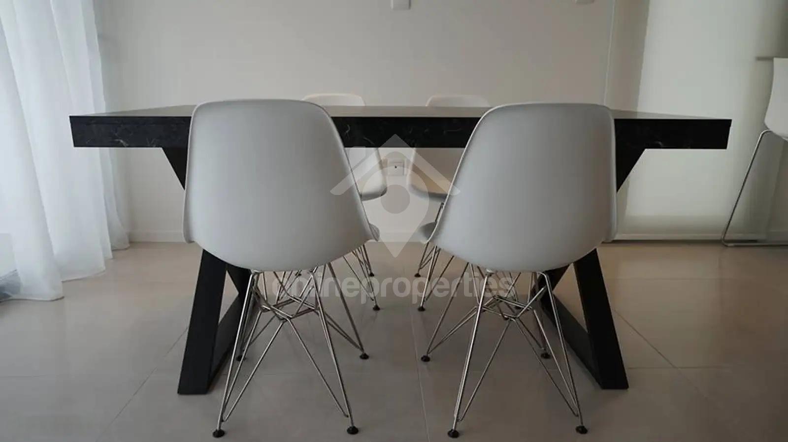 To change image, hover mouse over thumbnails below