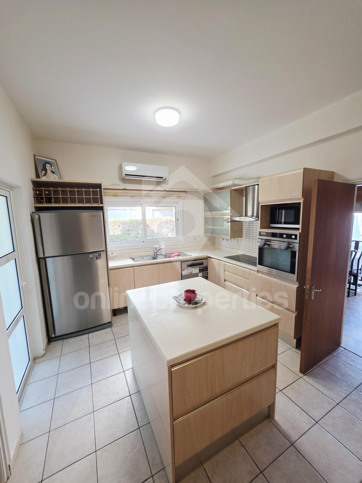 To change image, hover mouse over thumbnails below