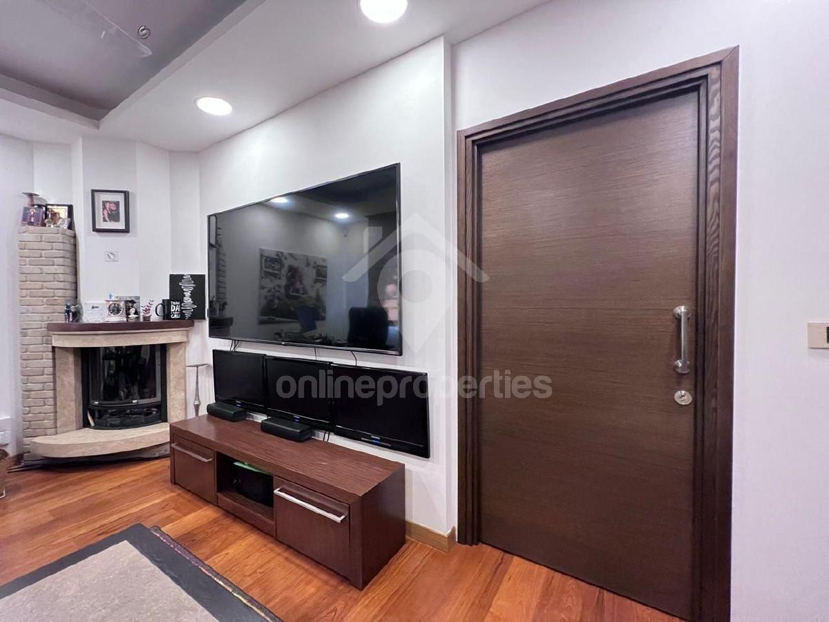 To change image, hover mouse over thumbnails below