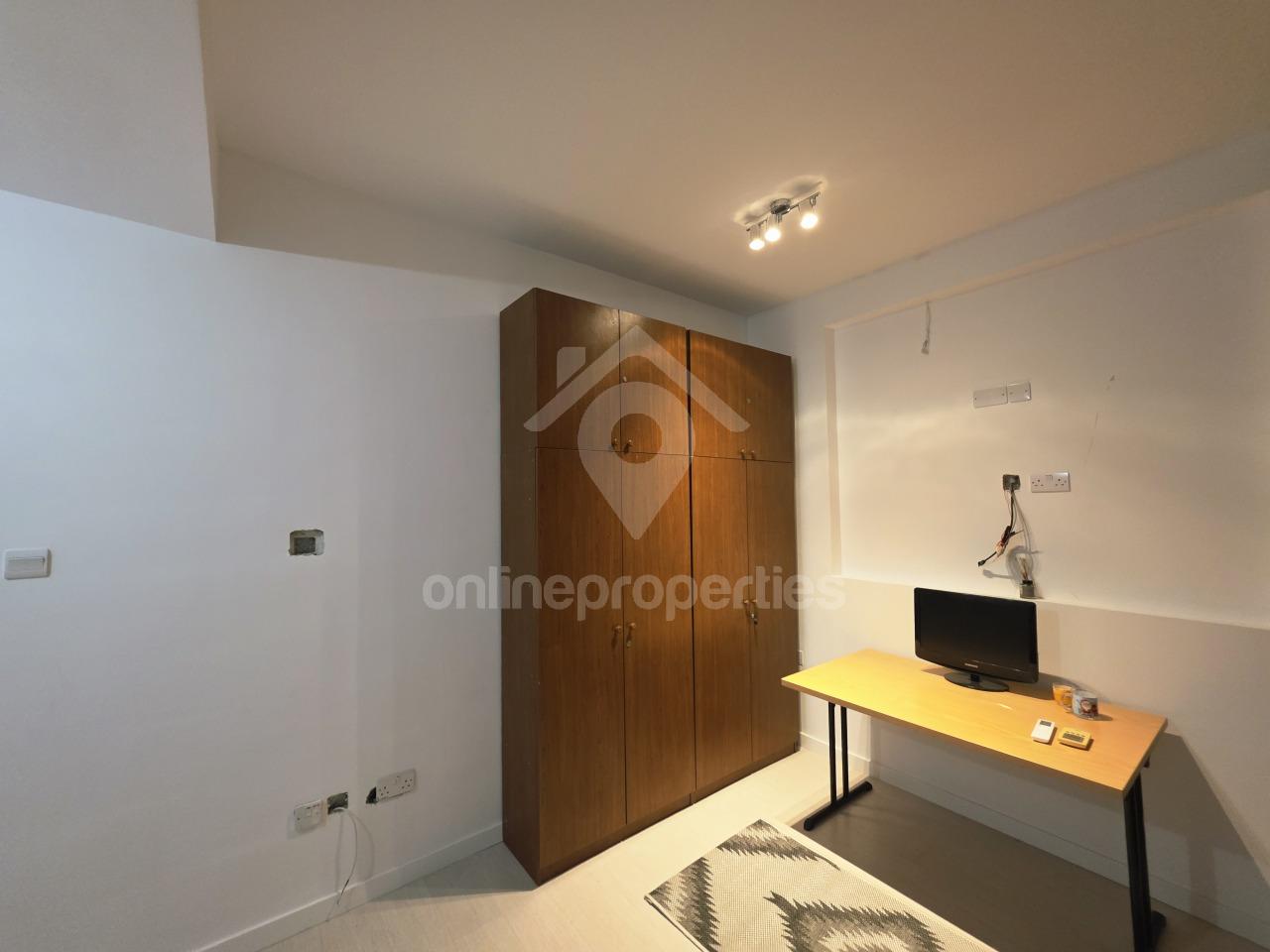 To change image, hover mouse over thumbnails below