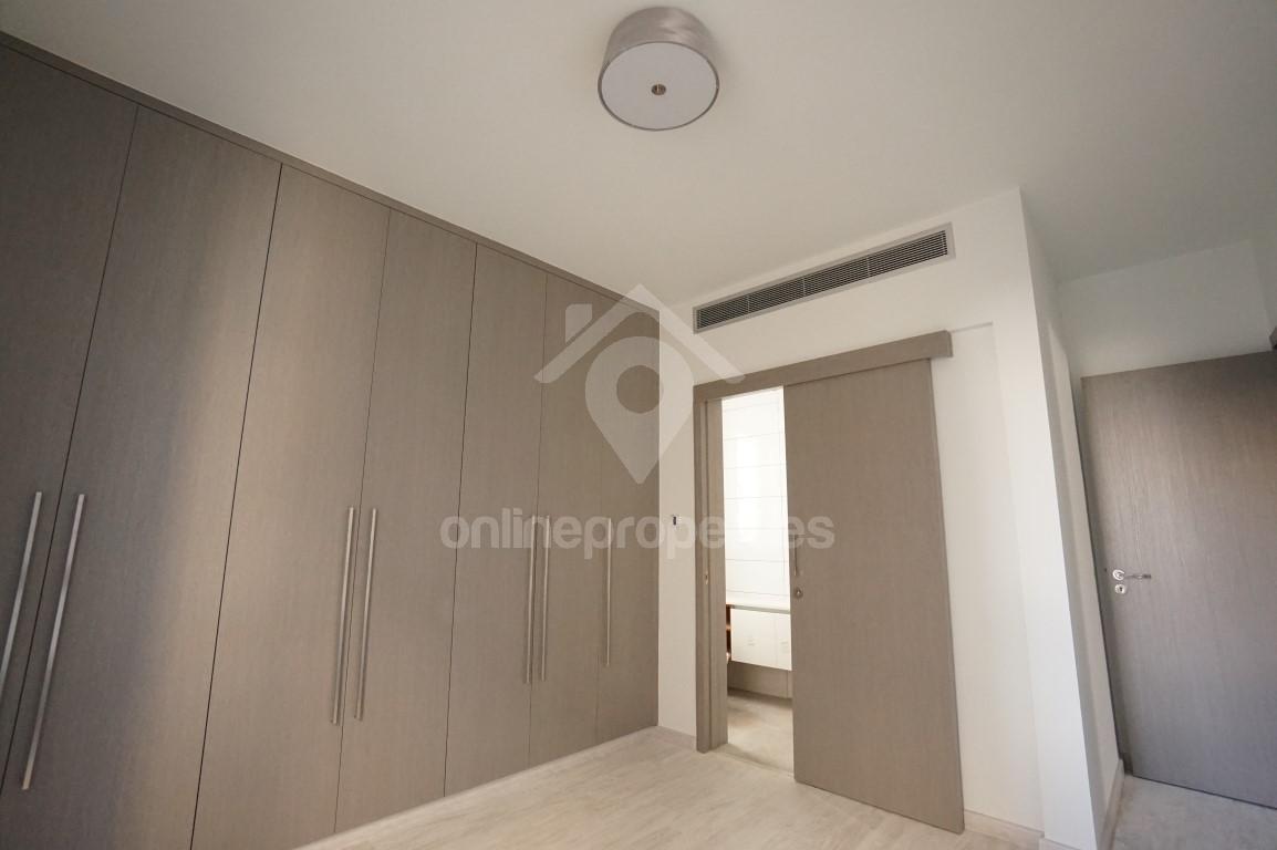 To change image, hover mouse over thumbnails below