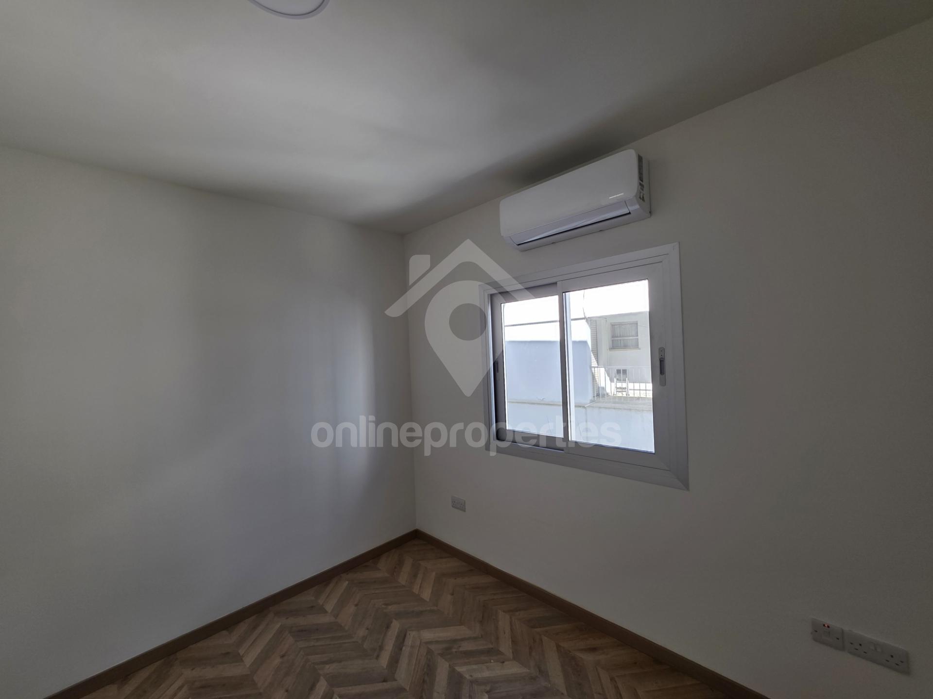 To change image, hover mouse over thumbnails below