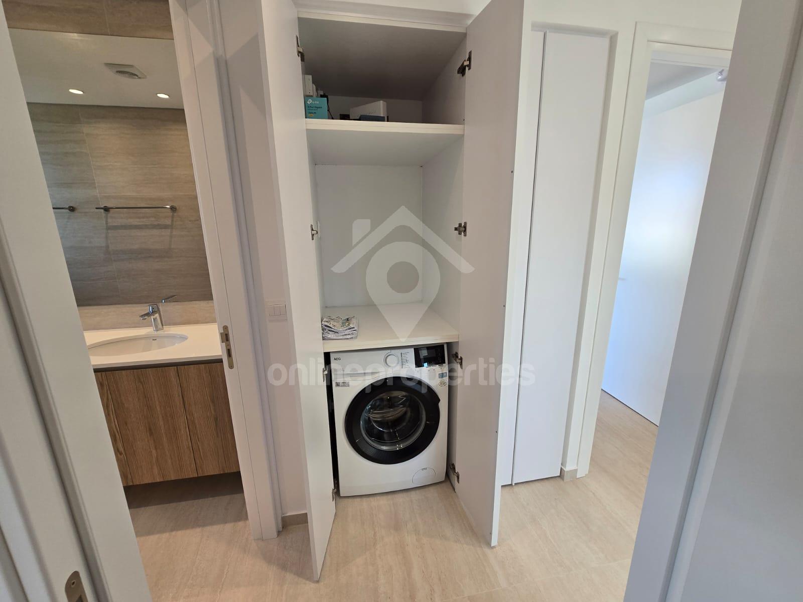 To change image, hover mouse over thumbnails below