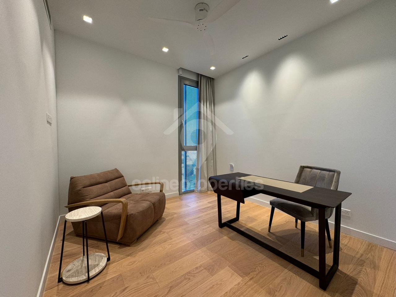 To change image, hover mouse over thumbnails below