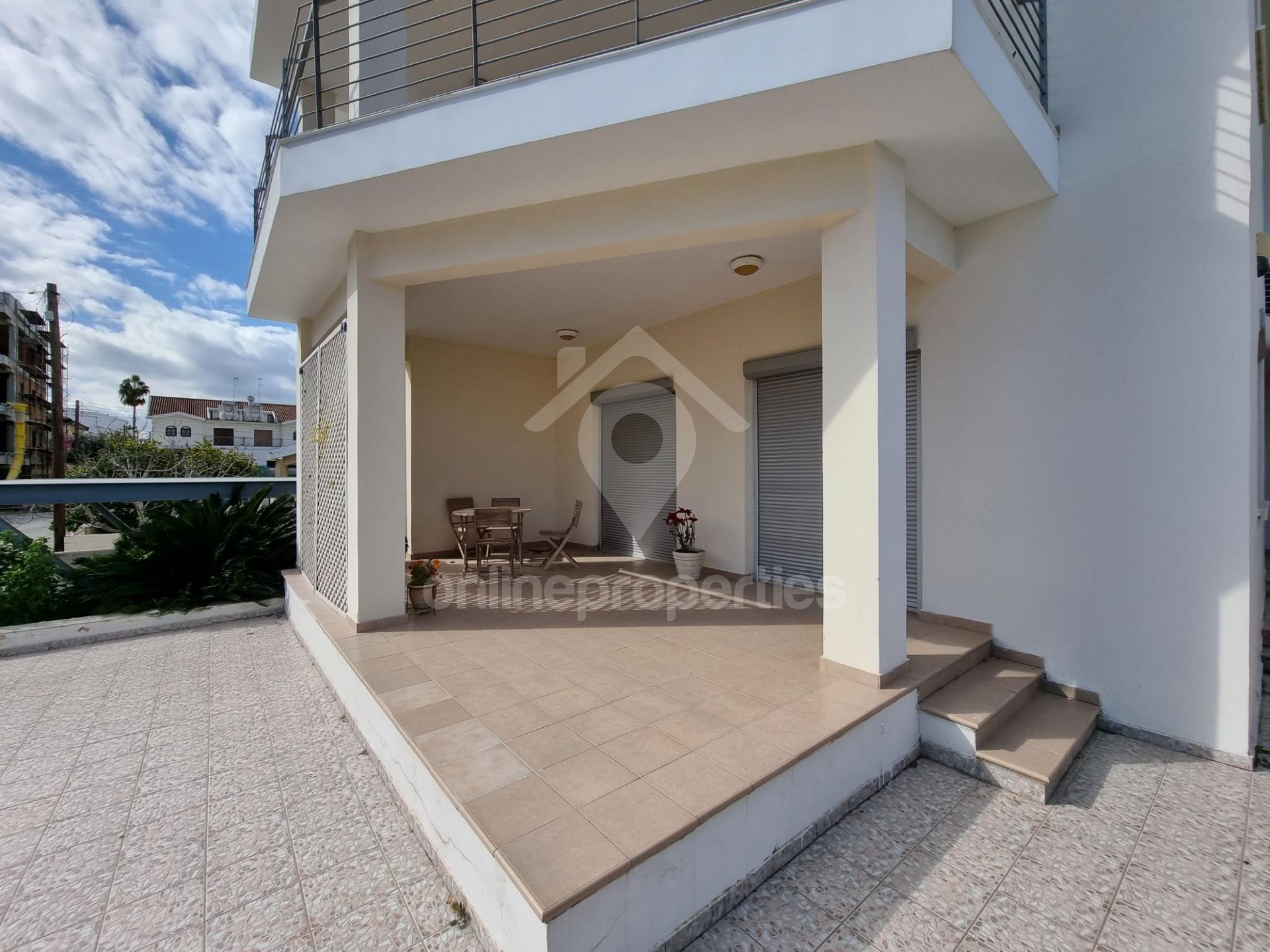 To change image, hover mouse over thumbnails below