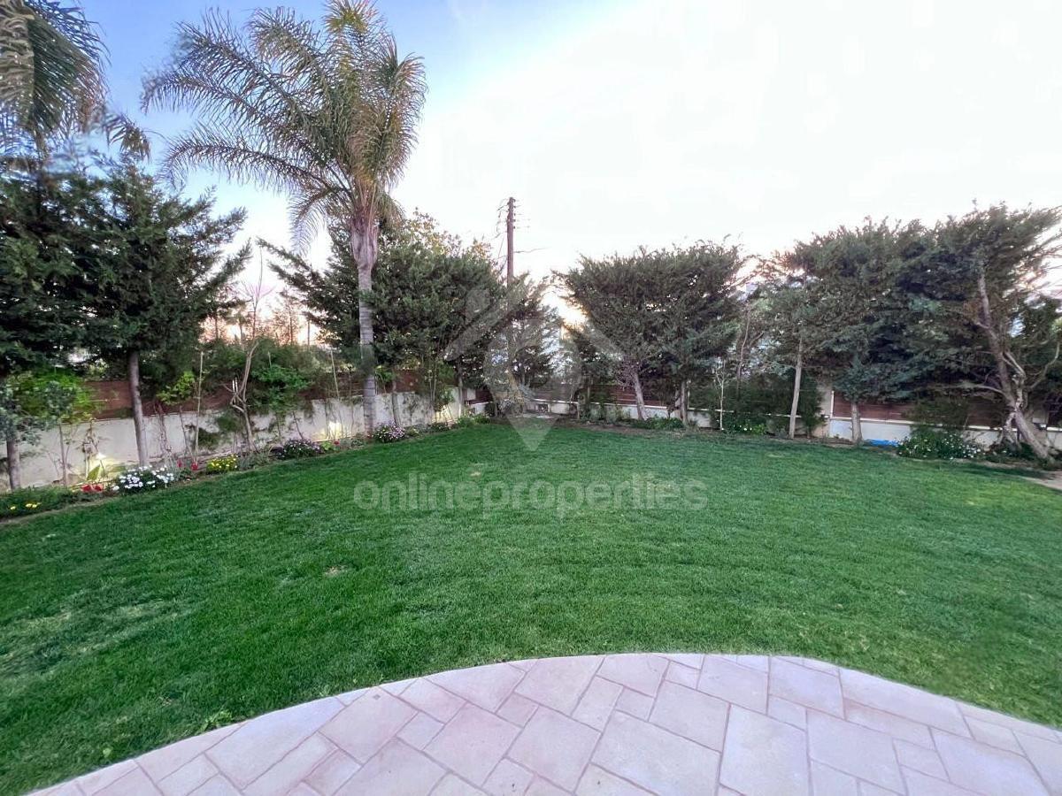 To change image, hover mouse over thumbnails below