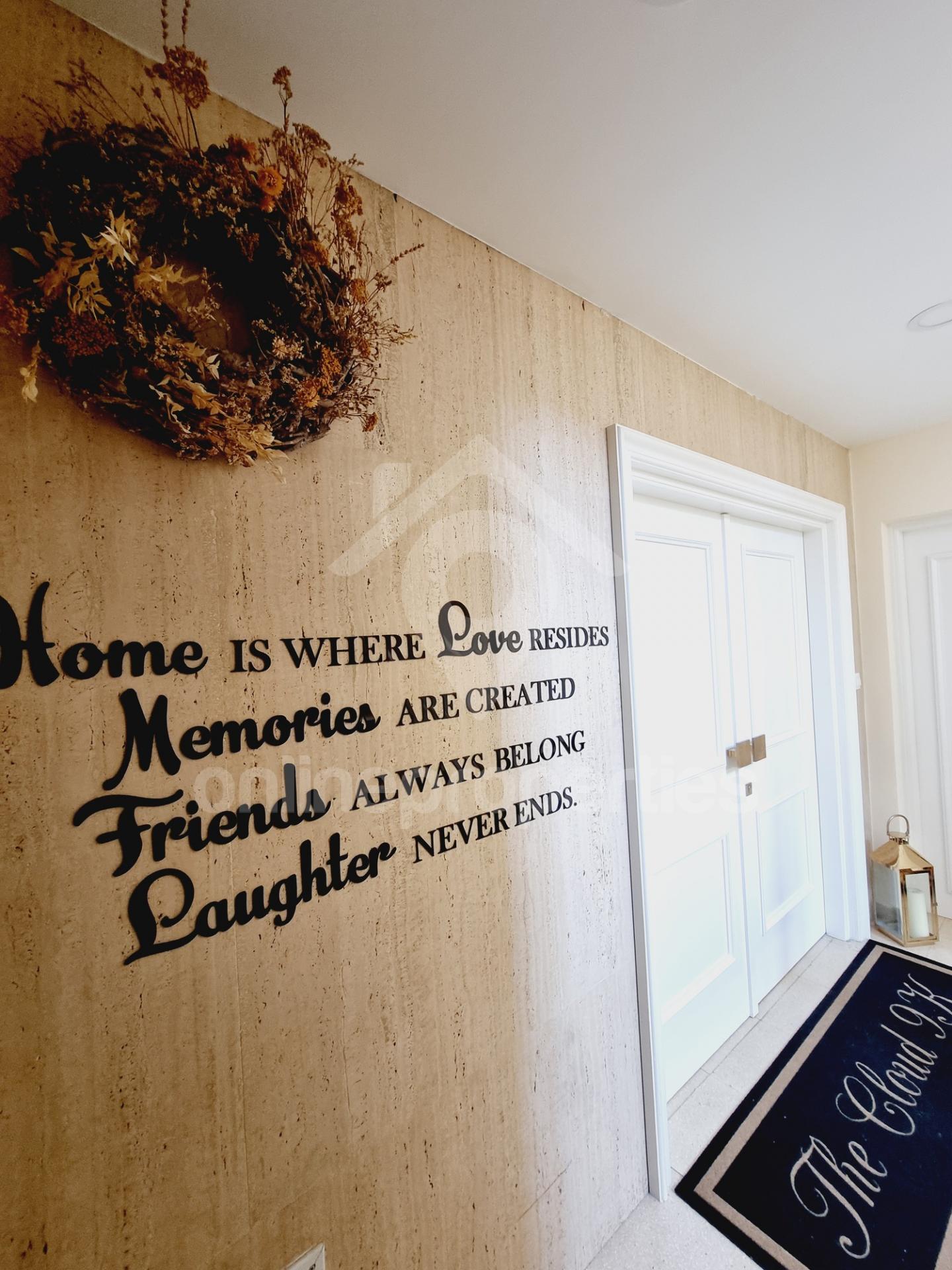 To change image, hover mouse over thumbnails below