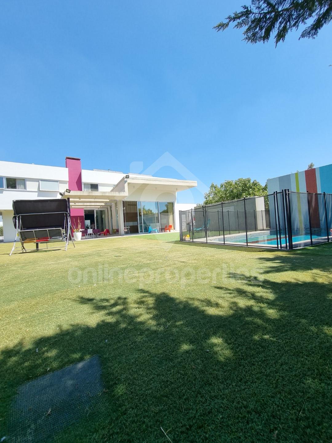 To change image, hover mouse over thumbnails below